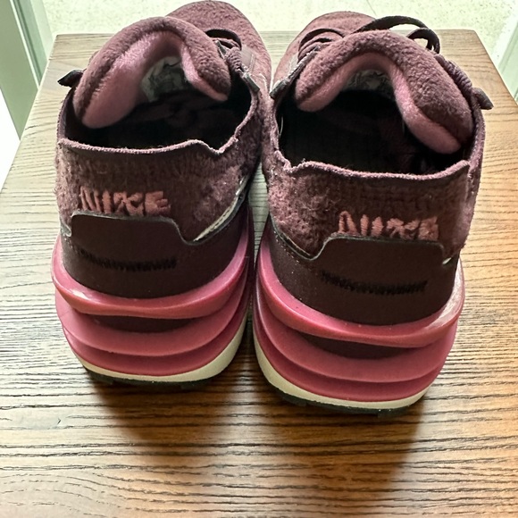 NIKE WOMENS WAFFLE ONE SE - Picture 5 of 6